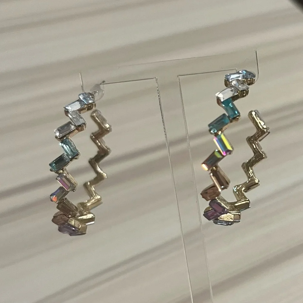 🛍️Beautiful Multi Color Gold Tone Hoop Earrings